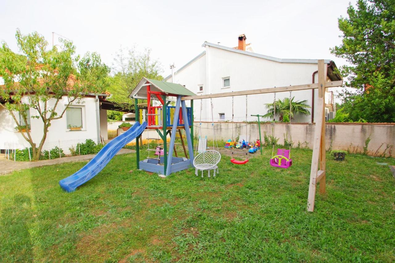 Apartment Pineta In Village Valbandon Exterior foto