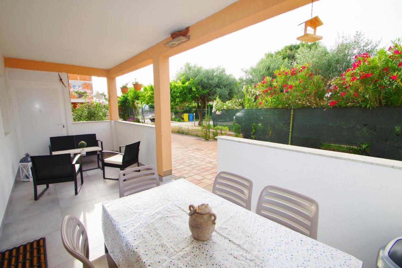 Apartment Pineta In Village Valbandon Exterior foto