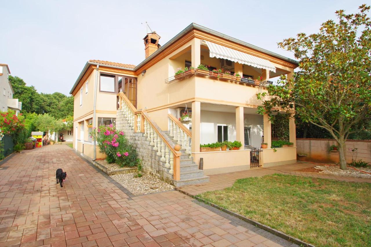 Apartment Pineta In Village Valbandon Exterior foto