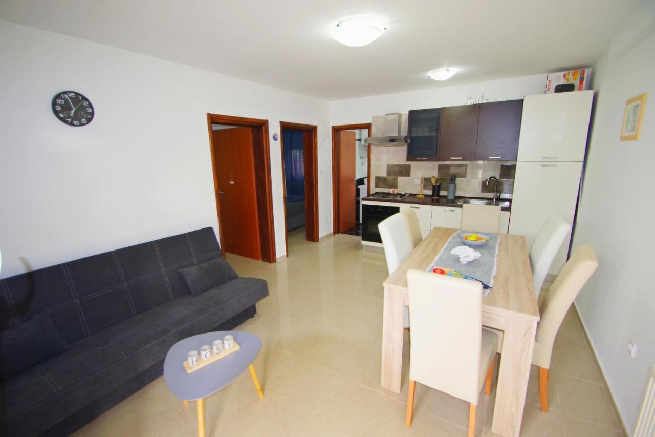 Apartment Pineta In Village Valbandon Exterior foto